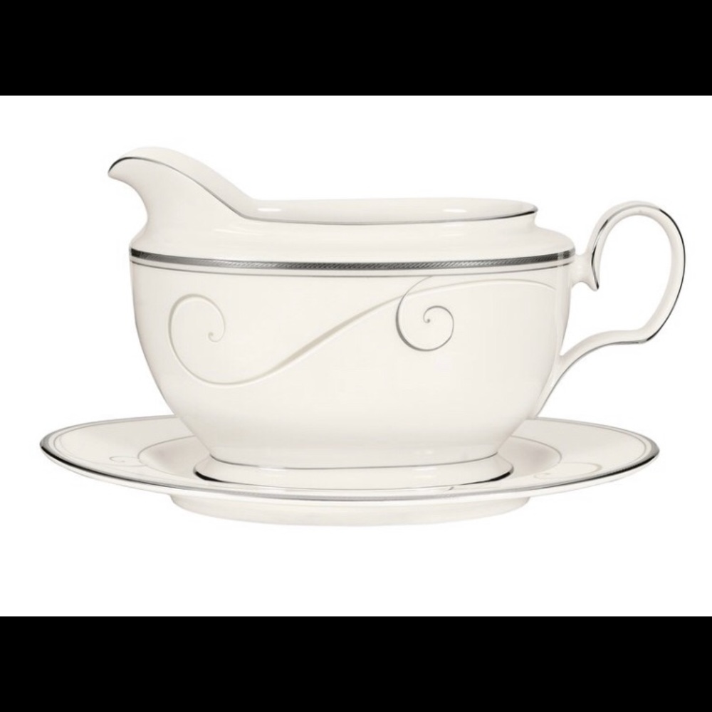 Noritake Platinum Wave Gravy Boat